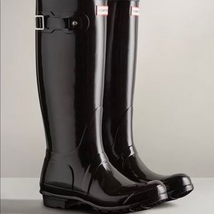 Like new Hunter rain boots - Tall